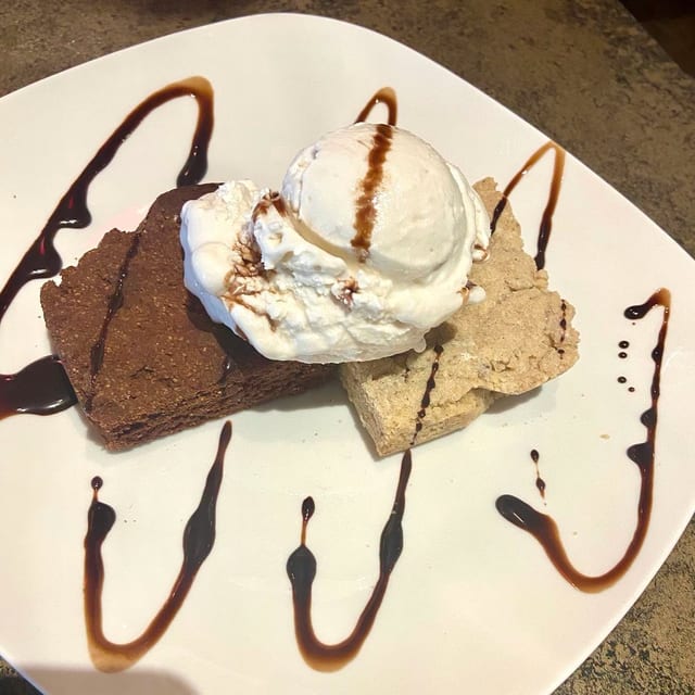 Brownies ala mode.